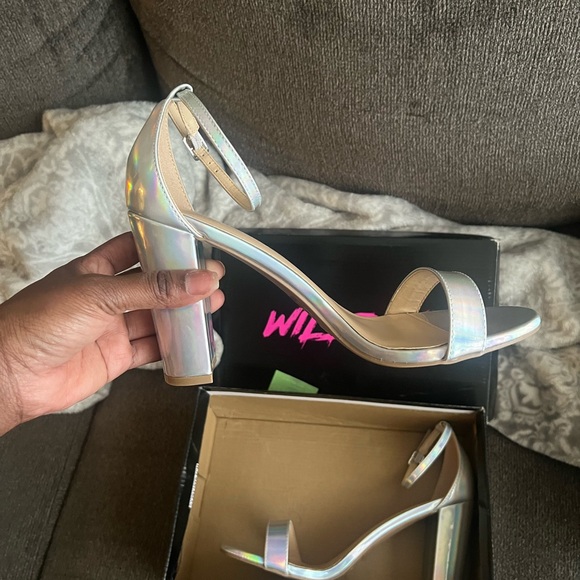 SEVERAL Never worn thigh high heels booties + a purse. 8.5-9 - Picture 5 of 13